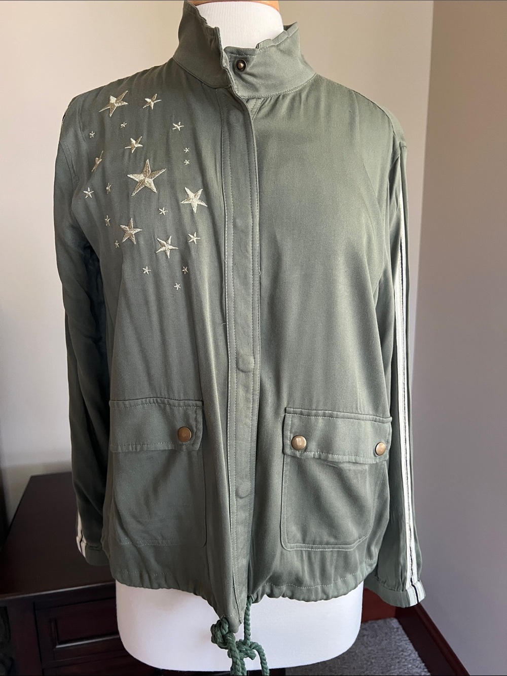 BOMBER JACKET